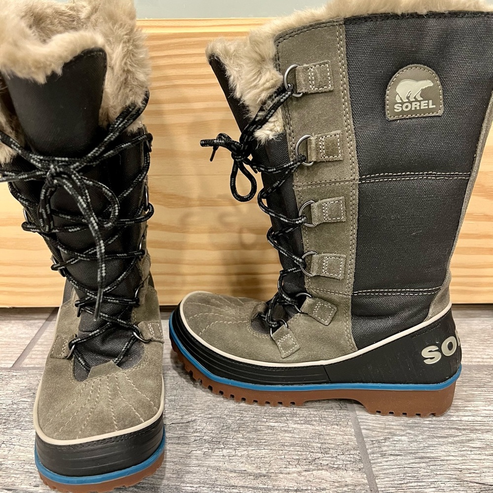 Sorel winter boots with fur size 7